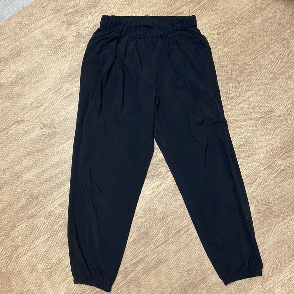Size 4 Black lululemon lightweight pants